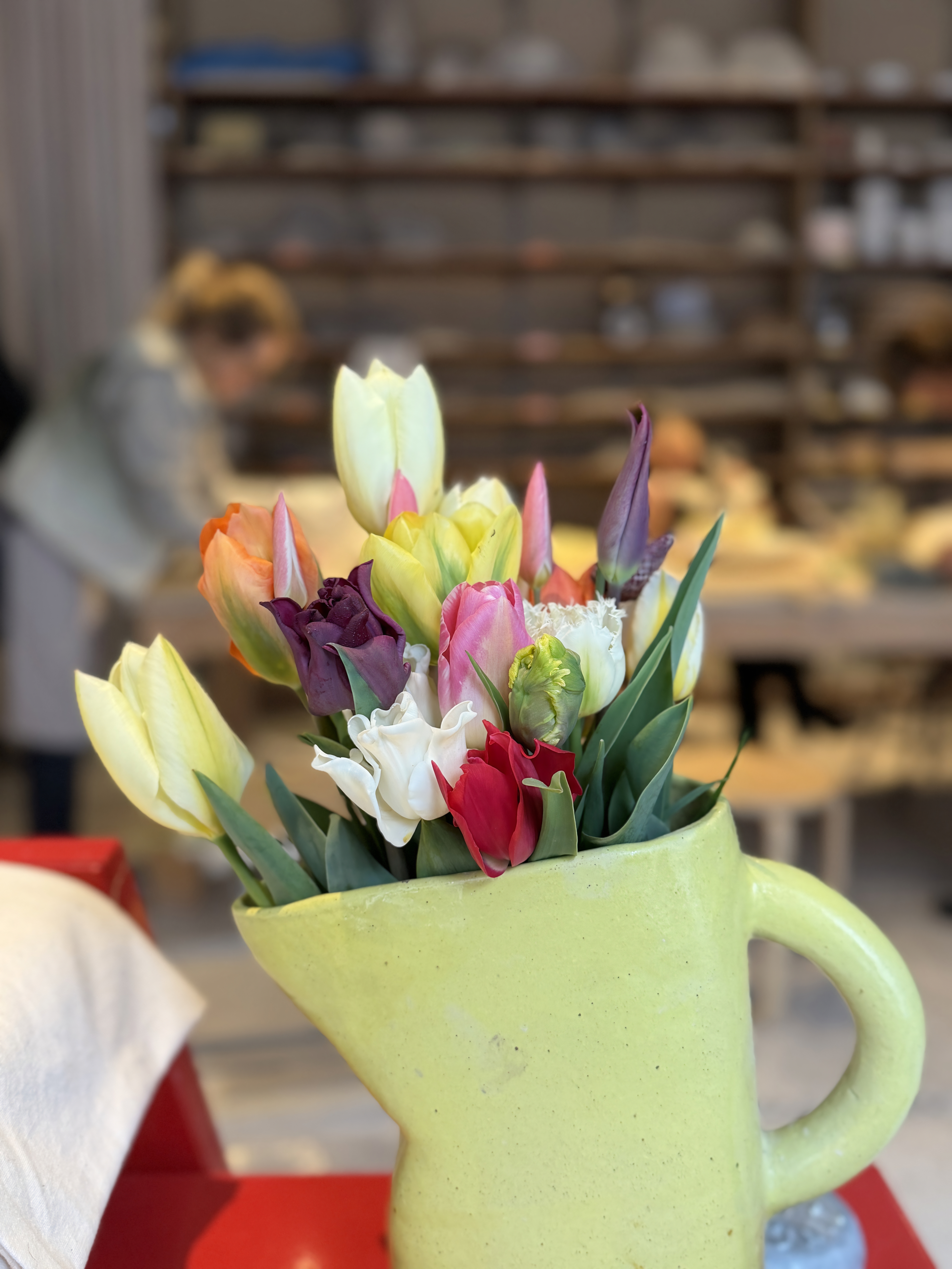 Tasses modelées à la main
